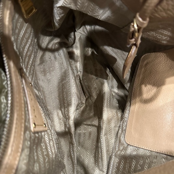 Prada Vitello Daino Side Pocket Zip Large Hobo/Authentic - Picture 9 of 13